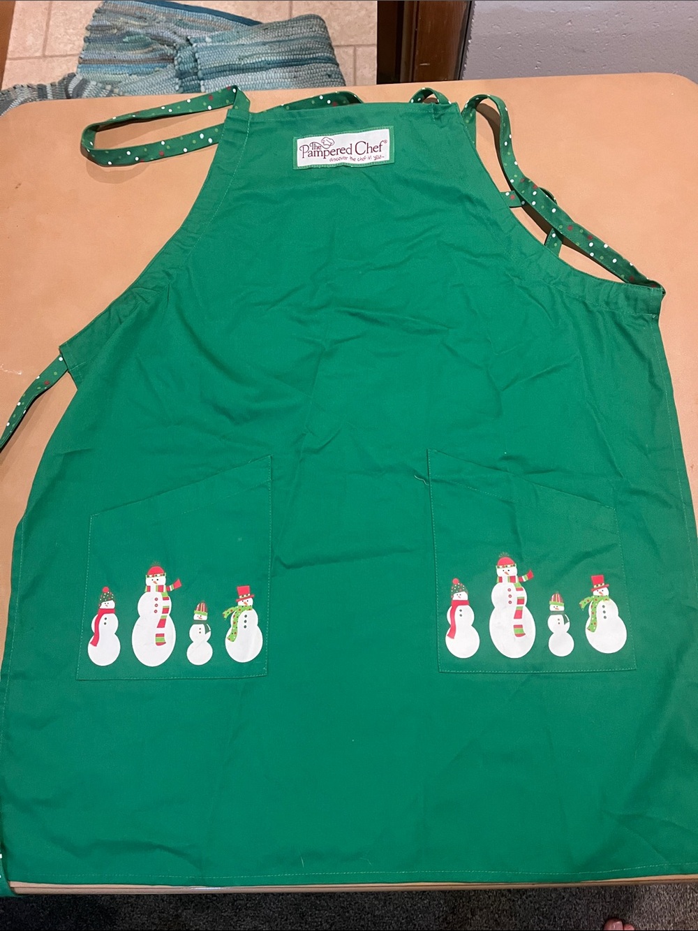 Pampered Chef Green Snowman Apron